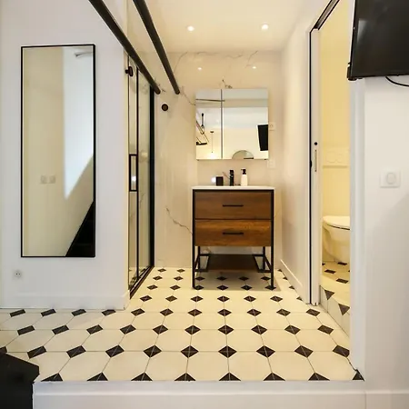 Apartment Proche Des Celebres Puces De 4p
